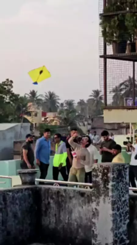 Bollywood Star Aamir Khan Visits Singer Arijit Singh's Residence