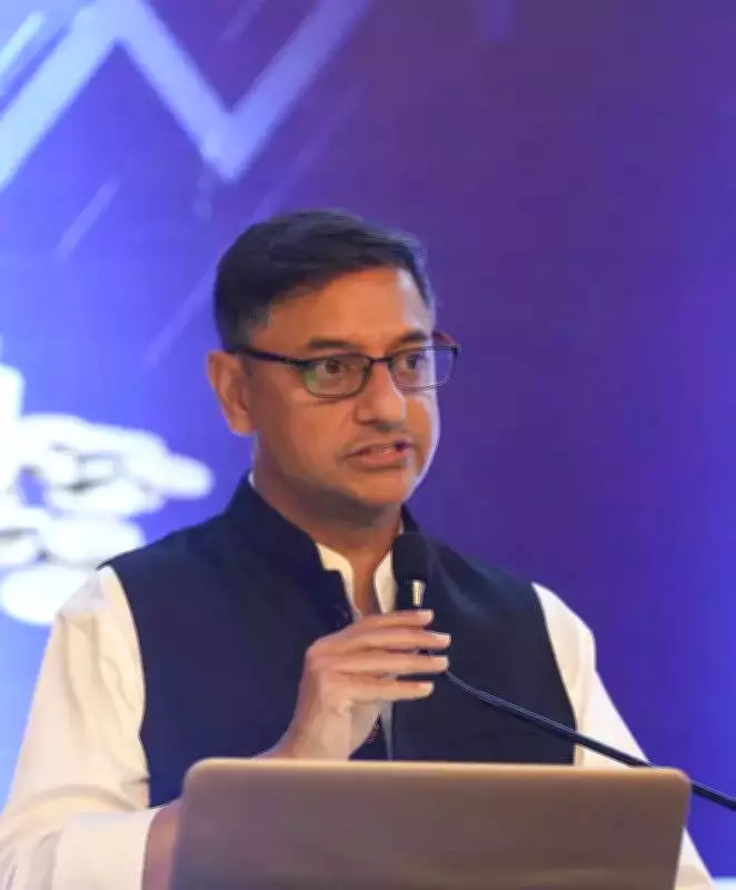 Centre Amends Shipping Laws to Boost Marine Power, Says PM's Economic Advisor