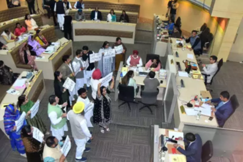 Chandigarh House Meeting Erupts Over Contaminated Water and Cattle Deaths