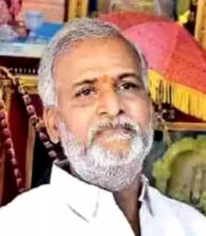 Chennai Minister Distributes Free Laptops to Students Under 'Ulagam Ungal Kaiyil' Scheme