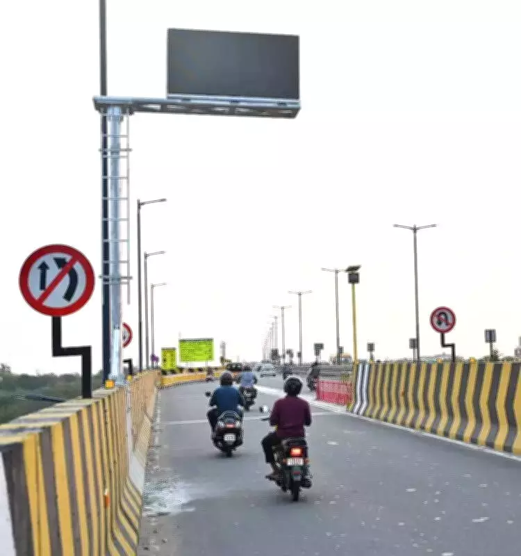 Coimbatore Installs AI Cameras on GD Naidu Flyover to Curb Traffic Violations