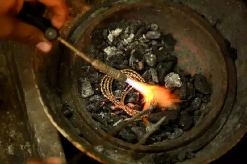 Coimbatore's Goldsmiths Abandon Craft Amid Gold Price Volatility