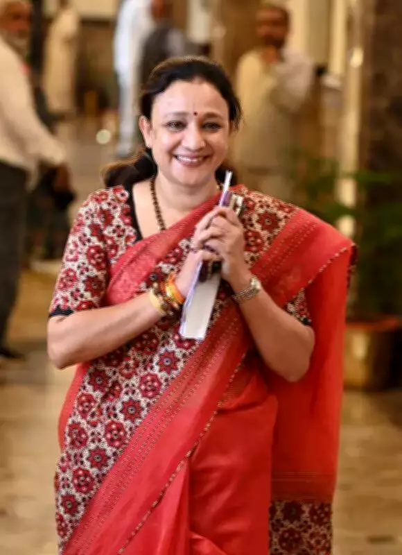 Congress Leader Criticizes UP Budget Spending, Calls for Job Policy Reform