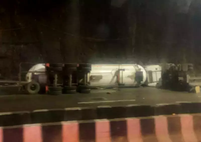 Consumer Body Issues Notice Over Mumbai-Pune Expressway Crisis Following Tanker Accident