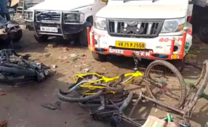 Cyclist Killed, Four Injured in Kolkata Bus Race Accident on BT Road
