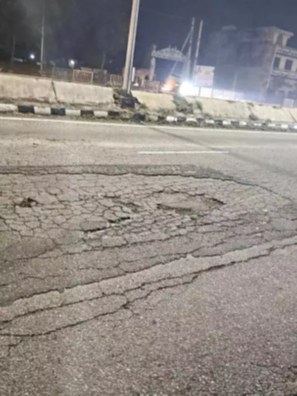 Dangerous Potholes Plague Jalandhar-Ludhiana Highway, Causing Accidents