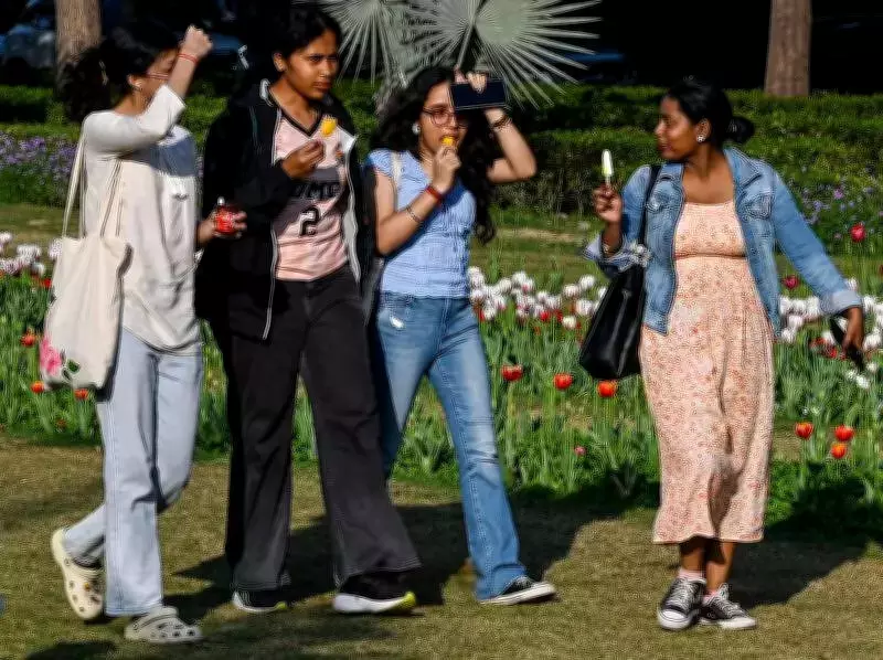 Delhi Braces for Warm Holi with Temperatures Soaring 4-5°C Above Normal