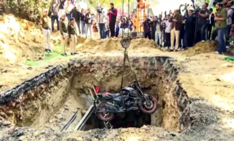 Delhi High Court Denies Bail to Contractors in Fatal Road Pit Case