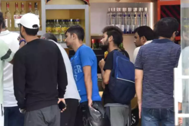 Delhi May Extend Liquor Policy to 2027 Amid New Draft Delays