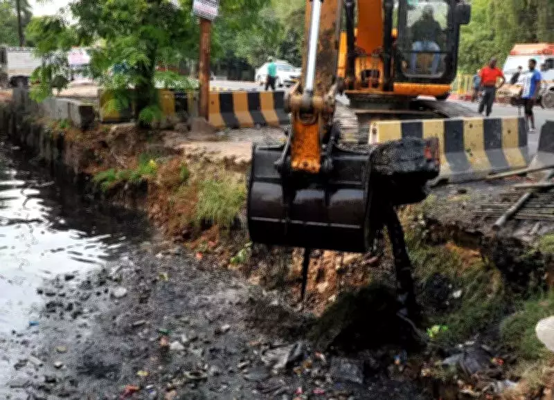 Delhi PWD Launches Rs 4 Crore Drain Desilting Project on 61 Northwest Roads
