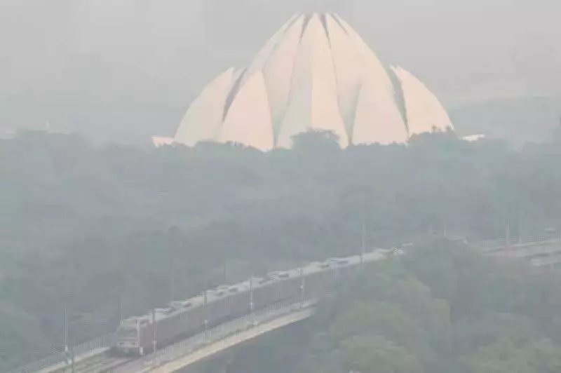 Delhi's Air Quality Dips Back to 'Very Poor' Category After Brief Respite