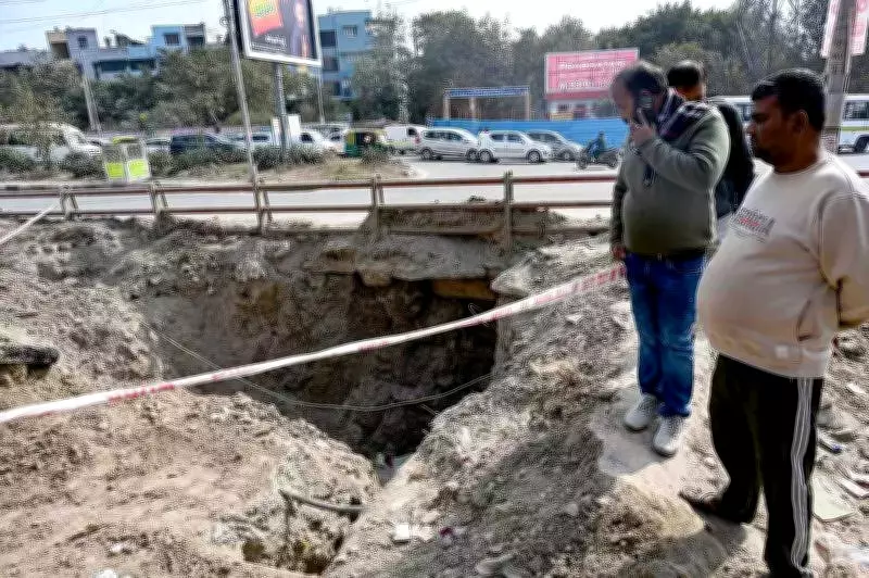Delhi's Dwarka Road Pit: A Three-Year Hazard Sparks Action After Fatal Janakpuri Incident