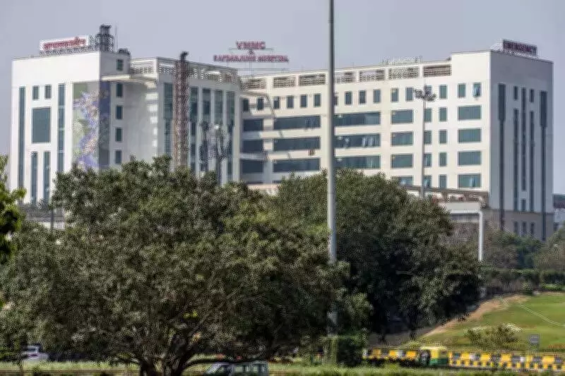 Delhi's Maternal Health Shift: 2.4% Births Still Occur Outside Hospitals Despite Gains