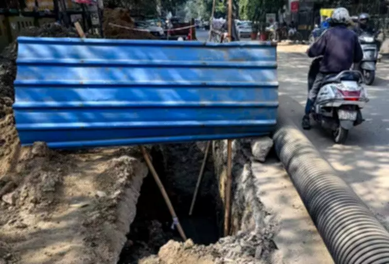 Delhi's Open Pits Pose Grave Danger to Commuters, Spotlight on Civic Neglect