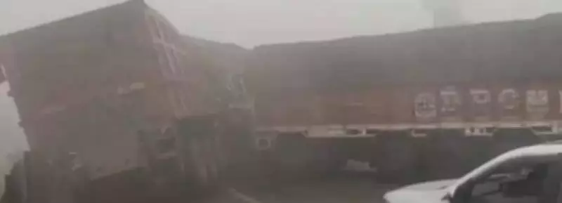 Dense Fog Triggers 13-Vehicle Pile-Up on Agra-Lucknow Expressway, 13 Injured