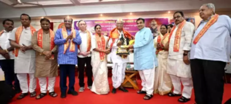 Gadkari Hails Bhajans as Powerful Tool for Social Education in Nagpur