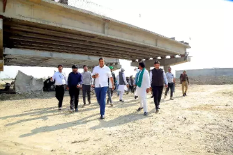 Ghaziabad Farmers Protest Uncompensated Soil Excavation for Delhi-Meerut Expressway
