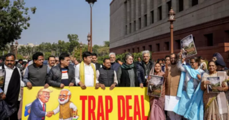 Global Photo Roundup: From Gaza Stunts to Drina River Pollution