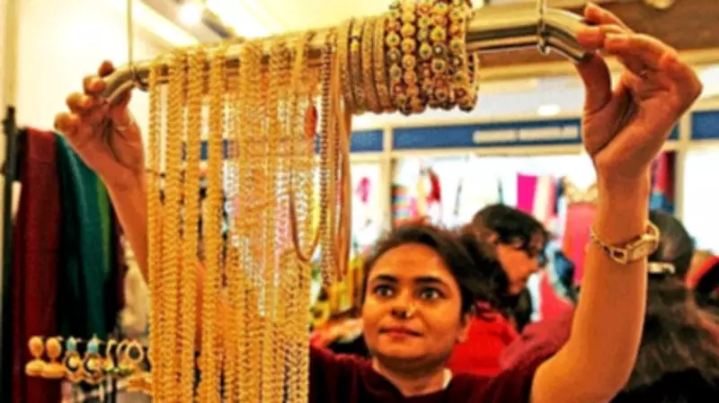Gold Futures Decline by Rs 496 to Rs 1.61 Lakh per 10 Grams Amid Market Volatility