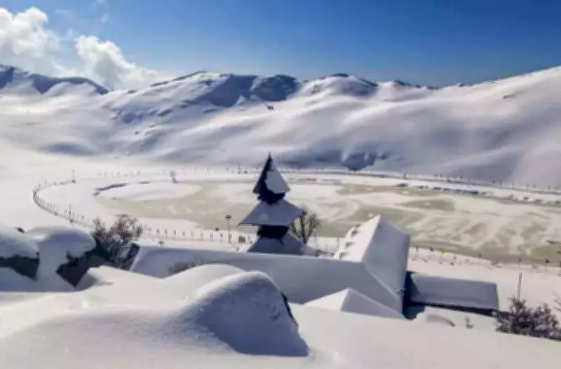 Himachal Pradesh Hit by Fresh Snowfall and Rain, Hundreds of Roads Blocked