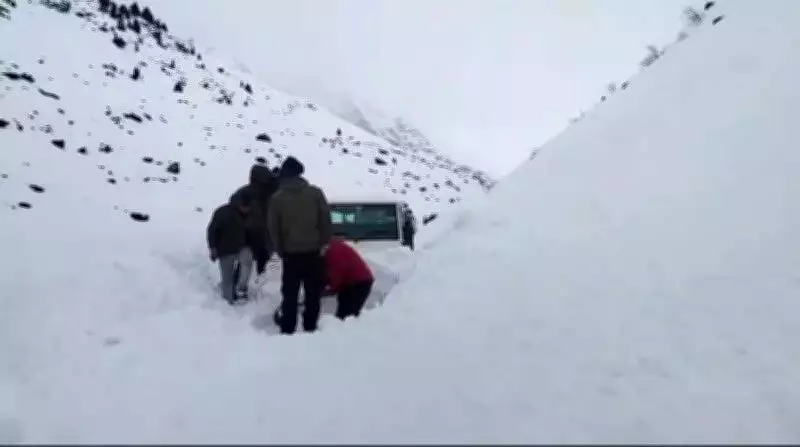 Himachal Pradesh Hit by Fresh Snowfall, Avalanches Block Key Highway