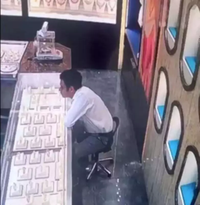 Hyderabad Jewellery Store Employee Steals 10 Gold Biscuits Worth ₹1.6 Crore