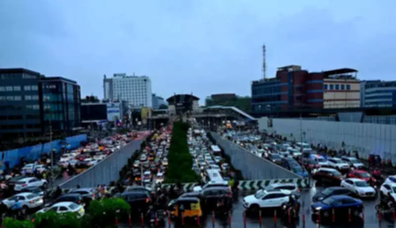 Hyderabad Traffic Crisis Deepens: Speeds Plummet, Vehicle Numbers Soar