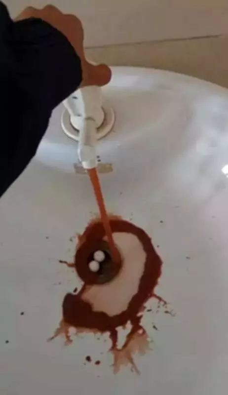 IIT Kharagpur Students Report High Iron, Red Water in Nalanda Complex