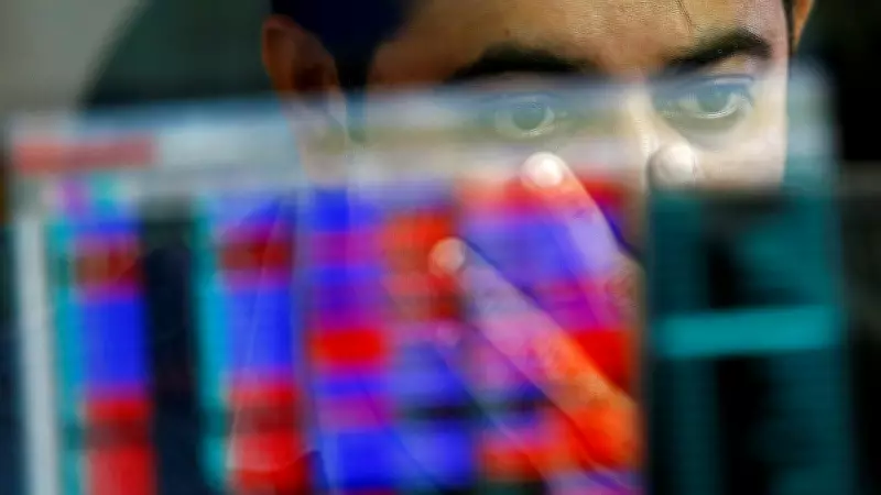 Indian Stock Markets Decline After RBI Holds Repo Rate at 5.25%