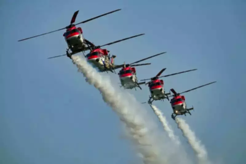 Jaipur Hosts IAF's Suryakiran and Sarang Teams for Aerial Displays Over Jal Mahal