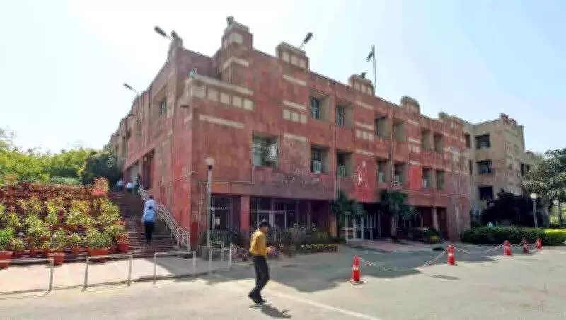 JNU, DU Students Sing for Dissent Amid Campus Crackdowns