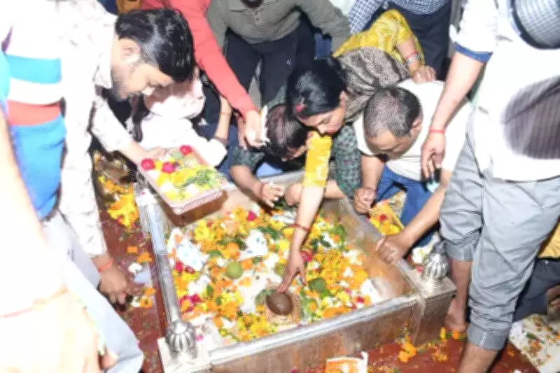 Kanpur Temples Overflow with Devotees on Mahashivratri, Over 2 Lakh Offer Prayers