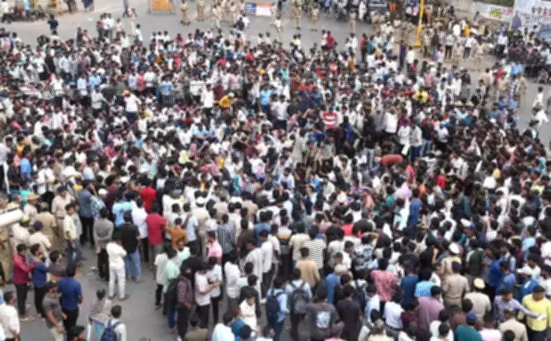 Karnataka Job Aspirants' Protests Escalate in Dharwad, Police Detain Demonstrators