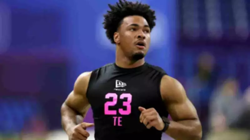 Kenyon Sadiq Shatters NFL Combine Record with Historic 4.39 40-Yard Dash