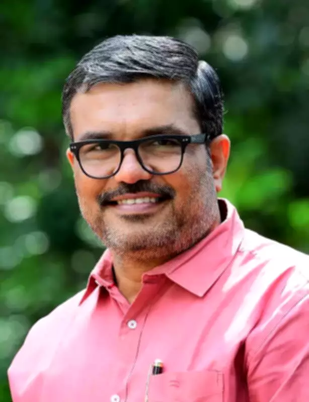 Kerala Excise Minister Defends Uniform Bar Timings, Cites Tourism and Industry Needs