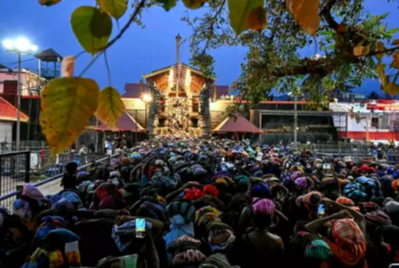 Kerala High Court Orders Probe into Sabarimala Temple Padi Pooja Booking Malpractices
