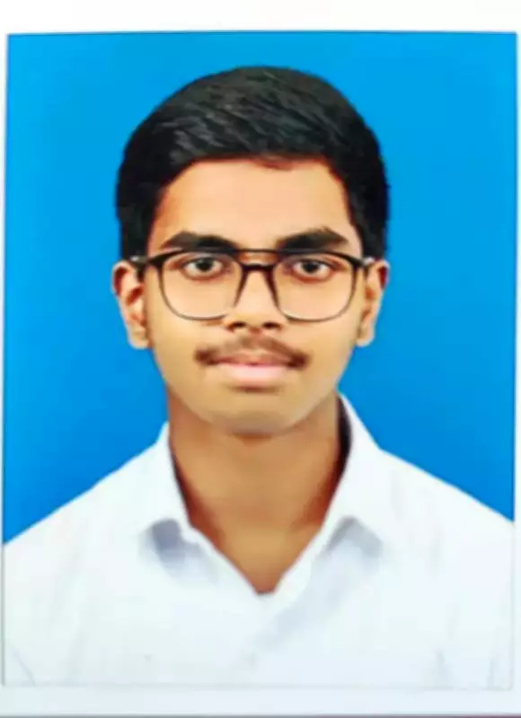 Kerala's JEE Mains Topper Vaishnav ENK Aims for Aerospace Engineering at IIT
