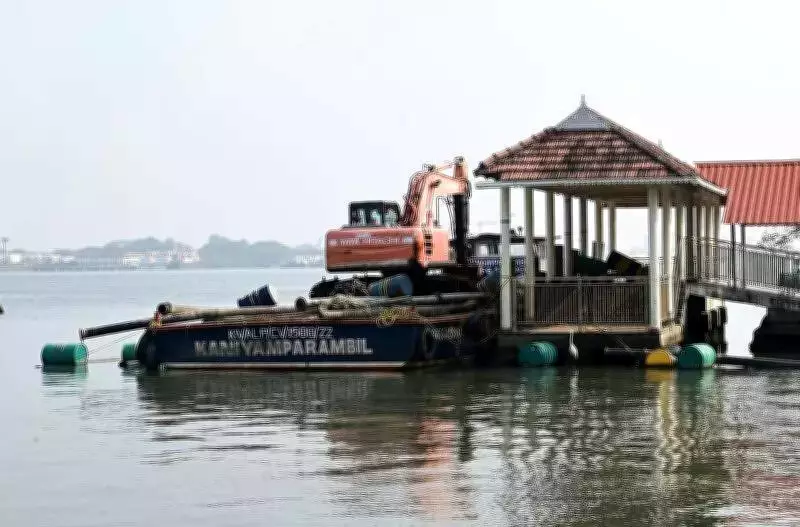 Kochi Boat Services Partially Resume After Dredging Contractor Removes Obstructions