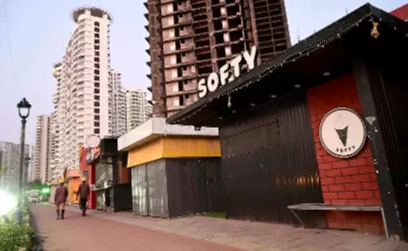 Kochi High Court Stays Commercial Kiosks on Queen's Walkway Amid Resident Concerns