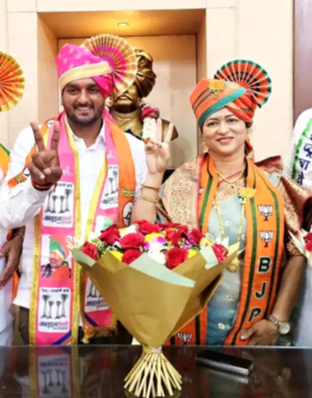 Kolhapur Mayor's Unique Appeal: Bring Pens, Not Flowers, for Students