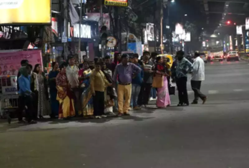 Kolkata Jolted by Twin Tremors from Myanmar Earthquake, Residents Rush Outdoors