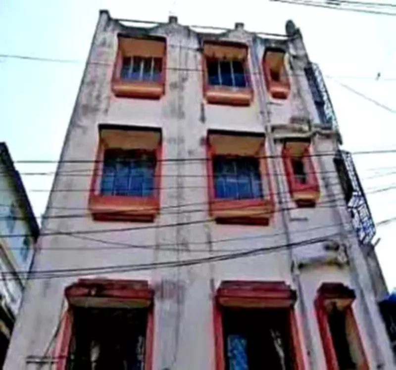 Kolkata Man Dies in Fall from Behala Building, Police Probe Suicide or Accident