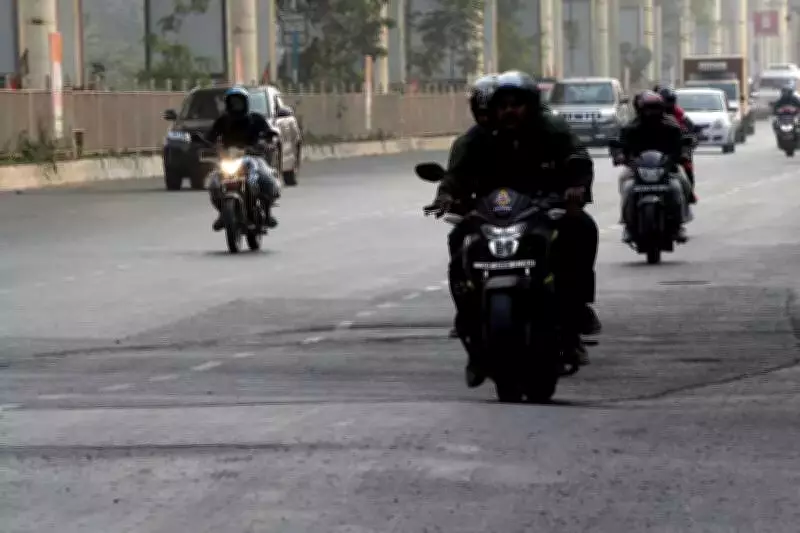 Kolkata Traffic Police Urges KMC for EM Bypass Repairs After Viral Bike Accident Video