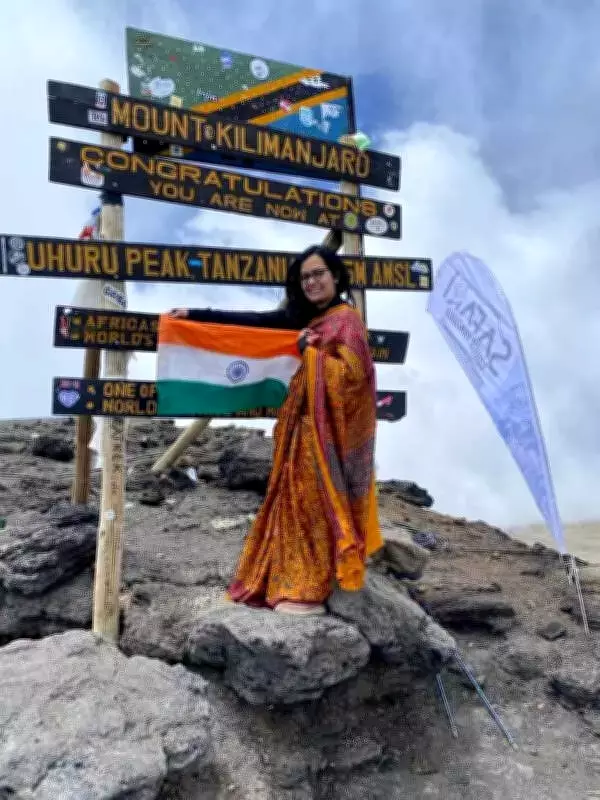 Kota Mountaineer Aakansha Sharma Conquers Africa's Kilimanjaro, Eyes Seven Summits