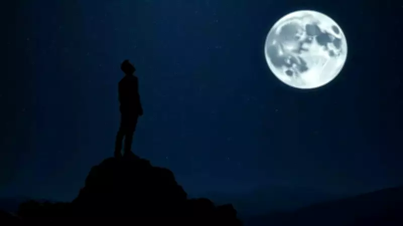 Krishna Paksha Chaturthi: Waning Gibbous Moon Brings Growth Through Adaptation