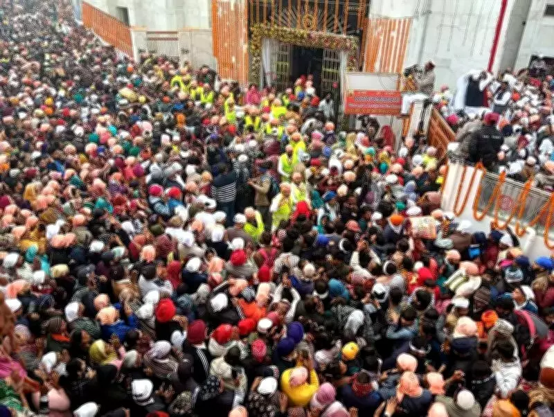 Maghi Purnima Sees Lakhs in Ganga Dip, Ravidas Jayanti Draws Global Crowds in Varanasi