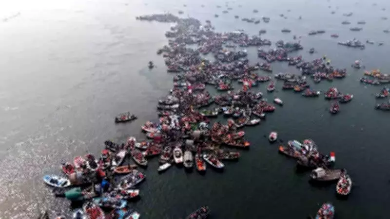 Maghi Purnima Sees Over 2.10 Crore Devotees at Triveni Sangam in Prayagraj