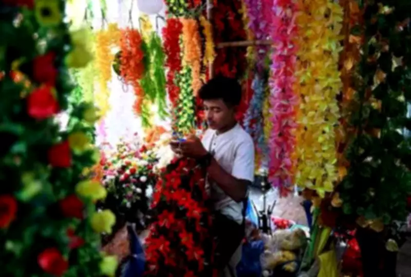 Maharashtra to Tighten Ban on Plastic Flowers, Protect Floriculture Farmers