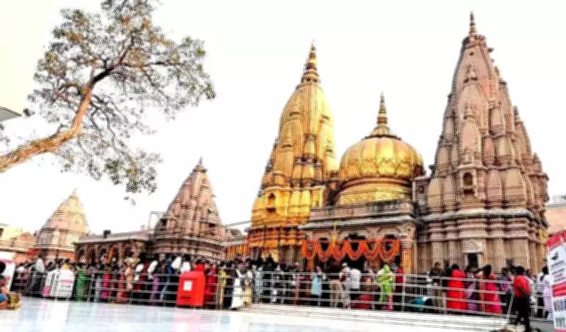 Mahashivratri Sees Massive Devotee Surge at Kashi Vishwanath Temple in Varanasi