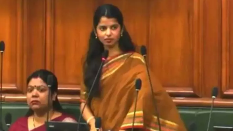 Maithili Thakur Questions Bihar Minister Over Hospital's Poor Condition